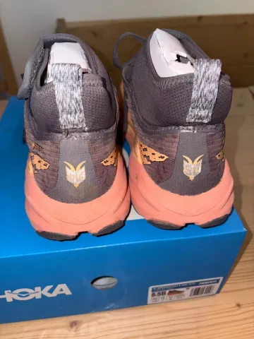 Used Hoka Speedgoat 6 MID GTX bike — image 6 of 9