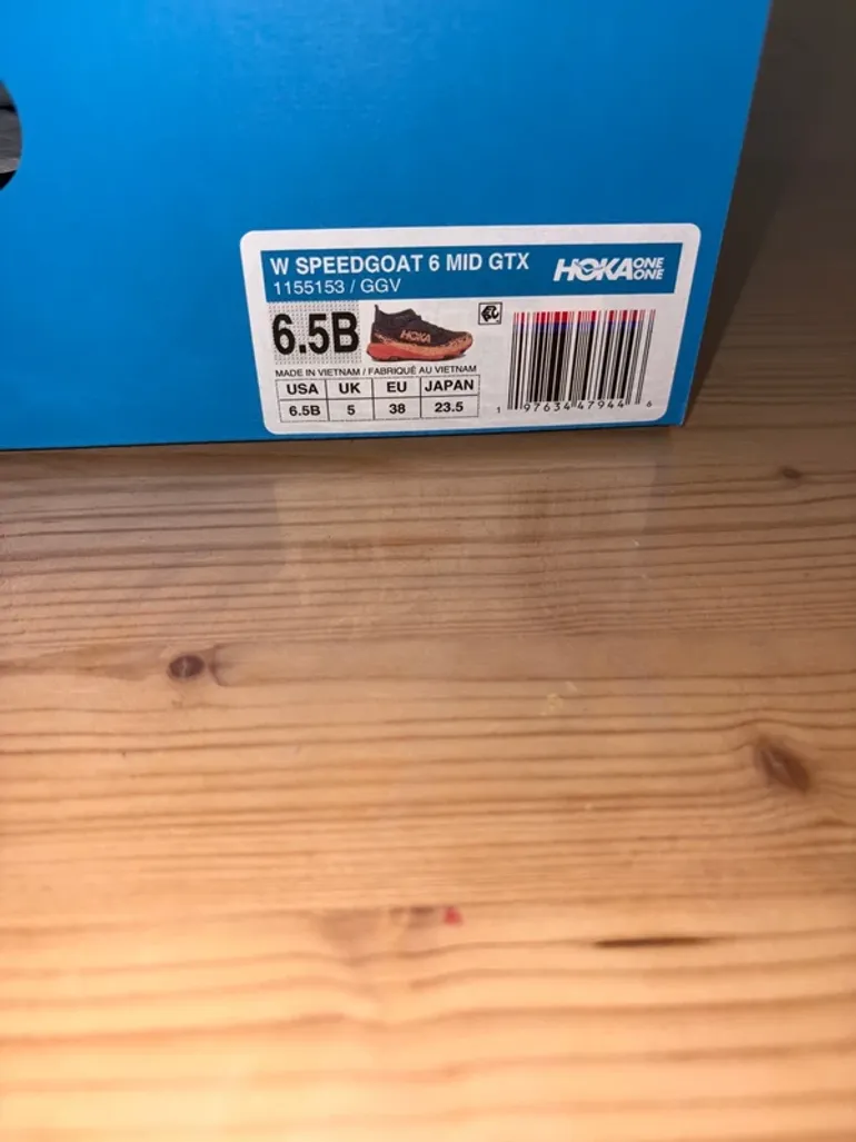 Used Hoka Speedgoat 6 MID GTX bike — image 2 of 9