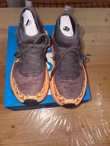 Used Hoka Speedgoat 6 MID GTX bike — image 3 of 9