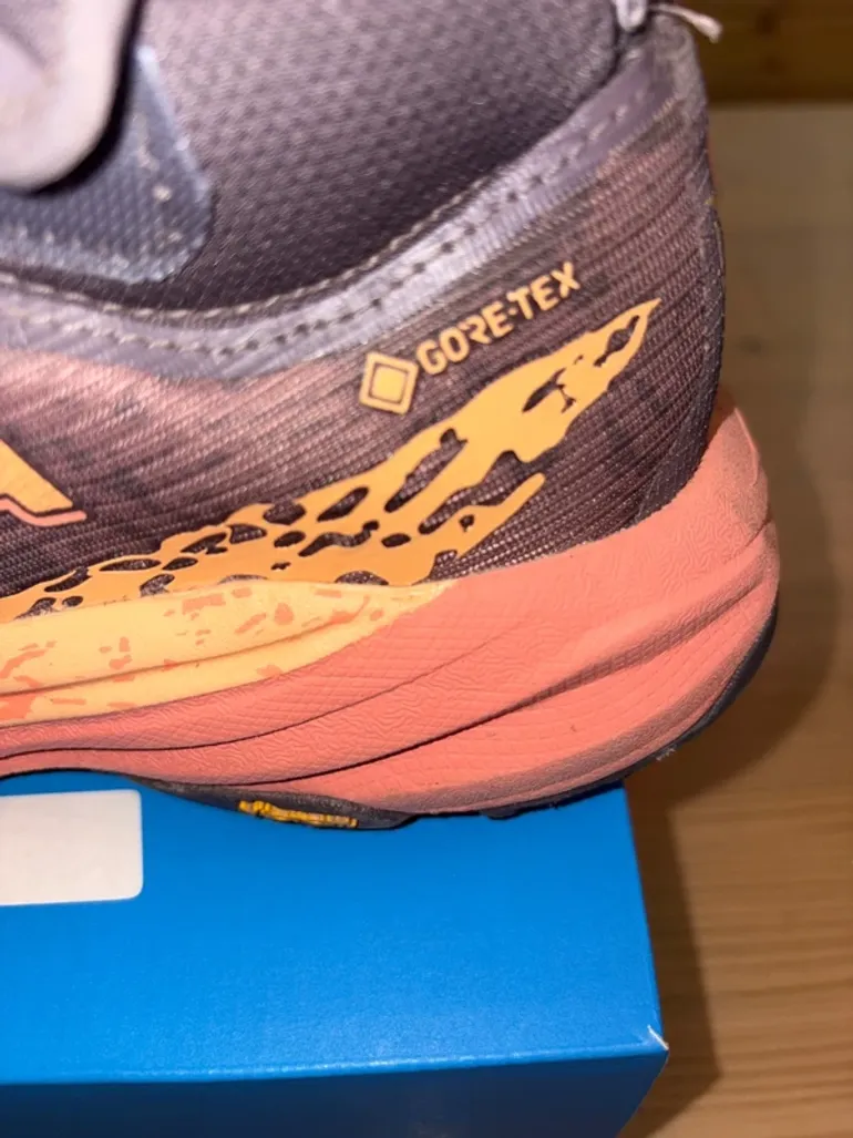 Used Hoka Speedgoat 6 MID GTX bike — image 5 of 9