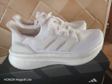 Käytetty Adidas Ultraboost Running Shoes