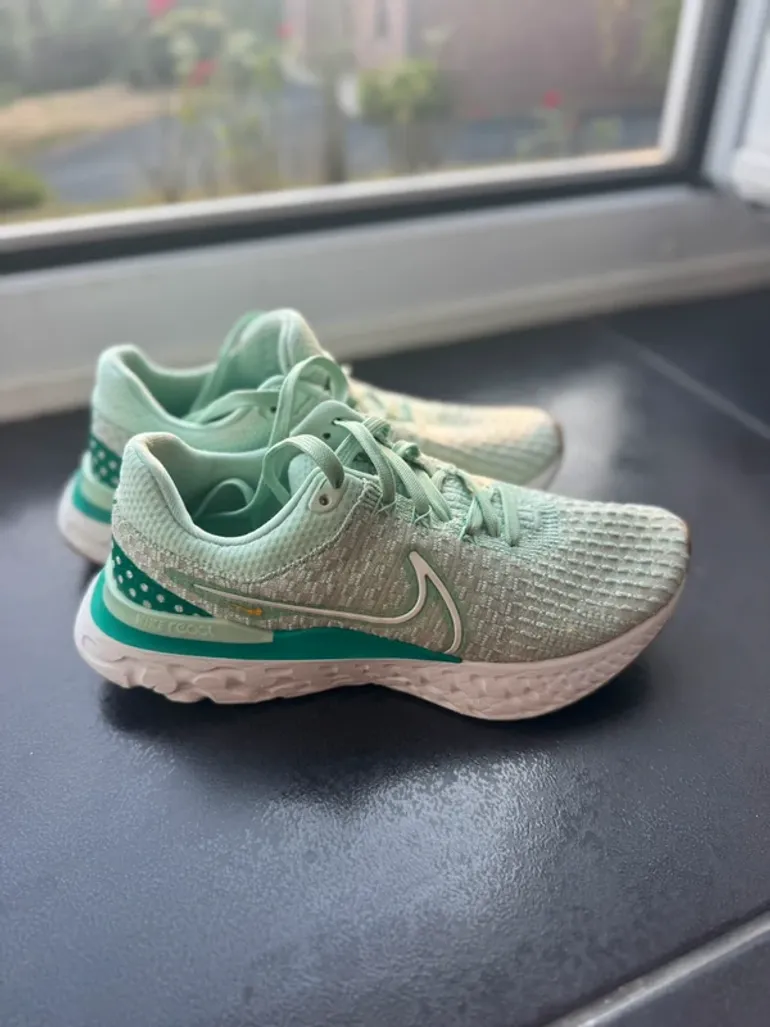 Nike Sports Shoes bike usato — immagine 2 di 6