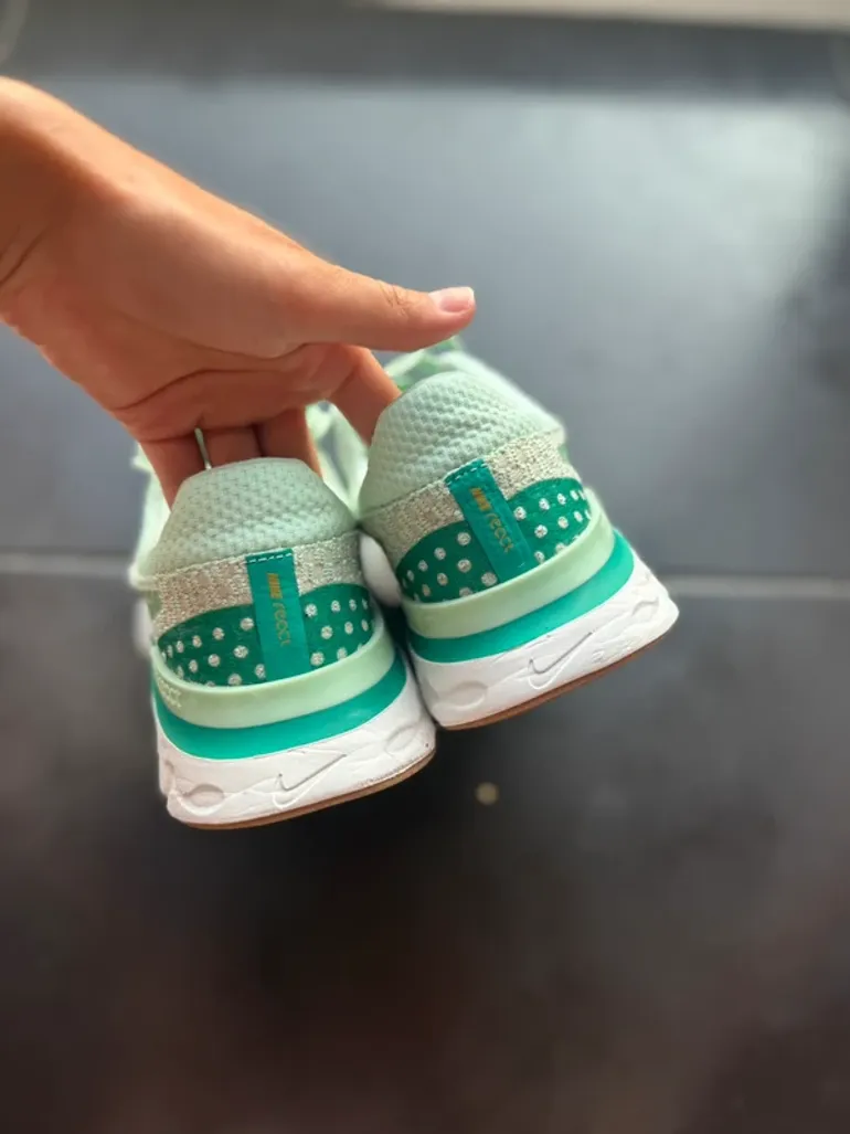 Nike Sports Shoes bike usato — immagine 3 di 6