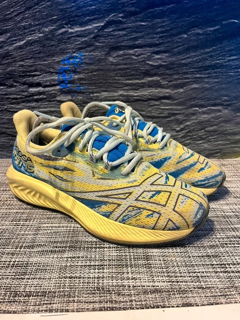 Käytetty Asics Nosa Tri 15 Running Shoes