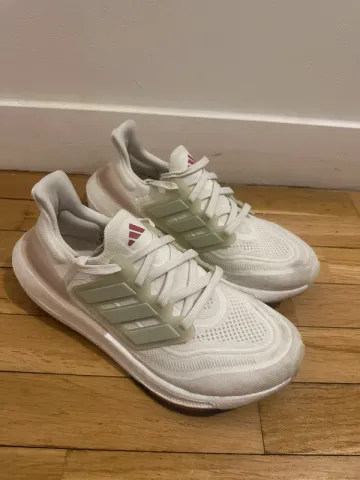 Adidas Ultra Boost bike usato — immagine 1 di 4