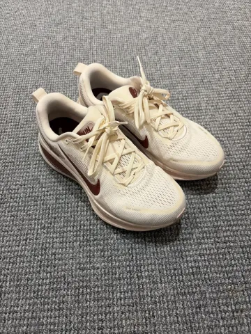 Gebrauchtes Nike Vomero 18 Running Shoes