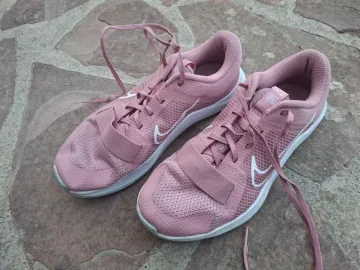 Rose Nike Running Shoes bike de segunda mano — imagen 1 de 4
