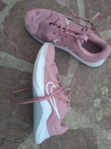 Rose Nike Running Shoes bike de segunda mano — imagen 2 de 4