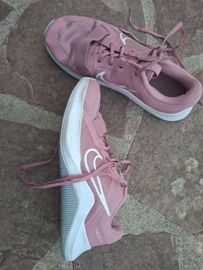 Rose Nike Running Shoes bike de segunda mano — imagen 2 de 4