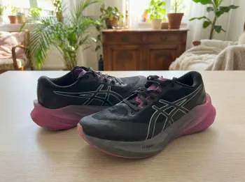 Asics Novablast 3 bike d'occasion — image 2 sur 2