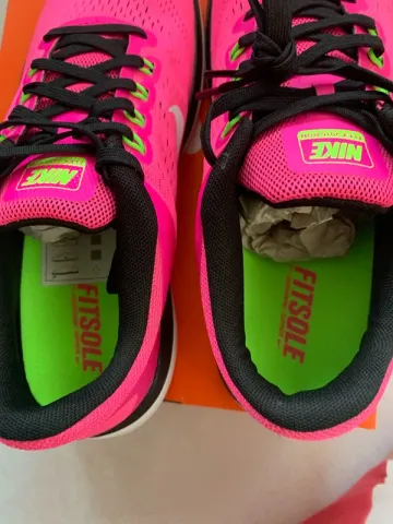 Used Altro Nike Running Shoes bike — image 5 of 7
