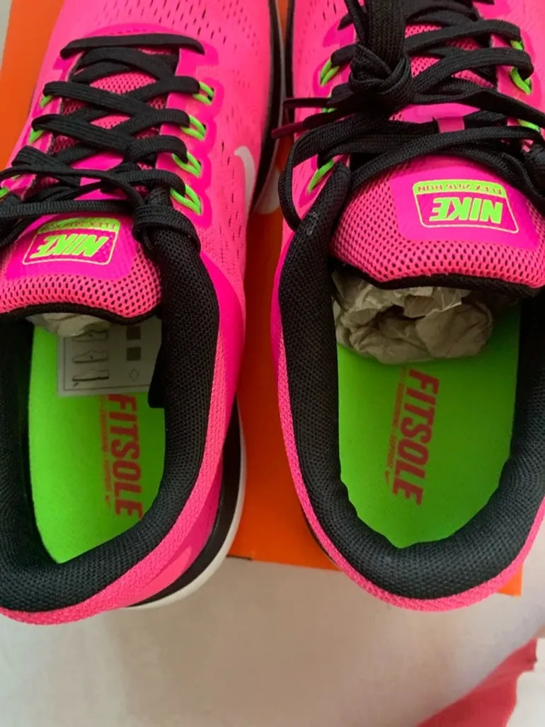 Used Altro Nike Running Shoes bike — image 5 of 7