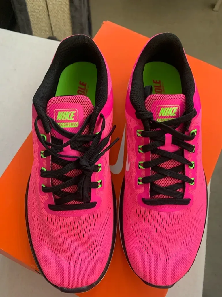 Used Altro Nike Running Shoes bike — image 2 of 7