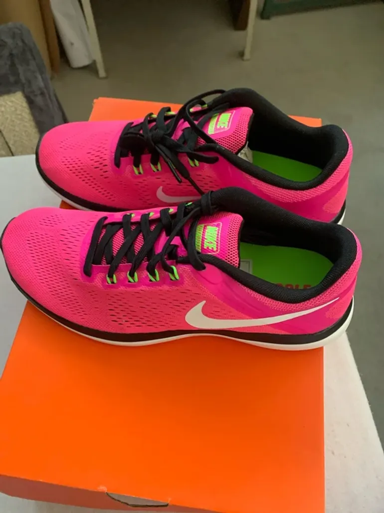 Used Altro Nike Running Shoes bike — image 3 of 7