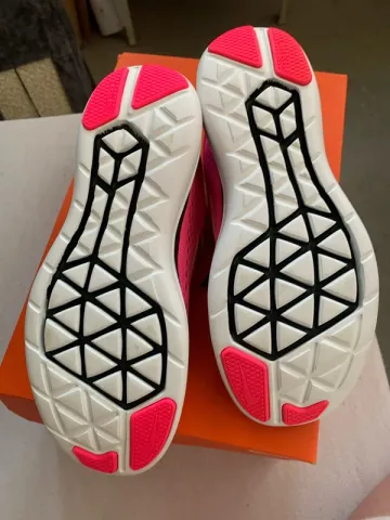 Used Altro Nike Running Shoes bike — image 6 of 7