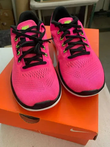 Used Altro Nike Running Shoes bike — image 1 of 7
