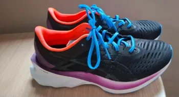 Asics Novablast bike d'occasion — image 5 sur 10