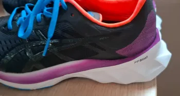 Asics Novablast bike d'occasion — image 2 sur 10