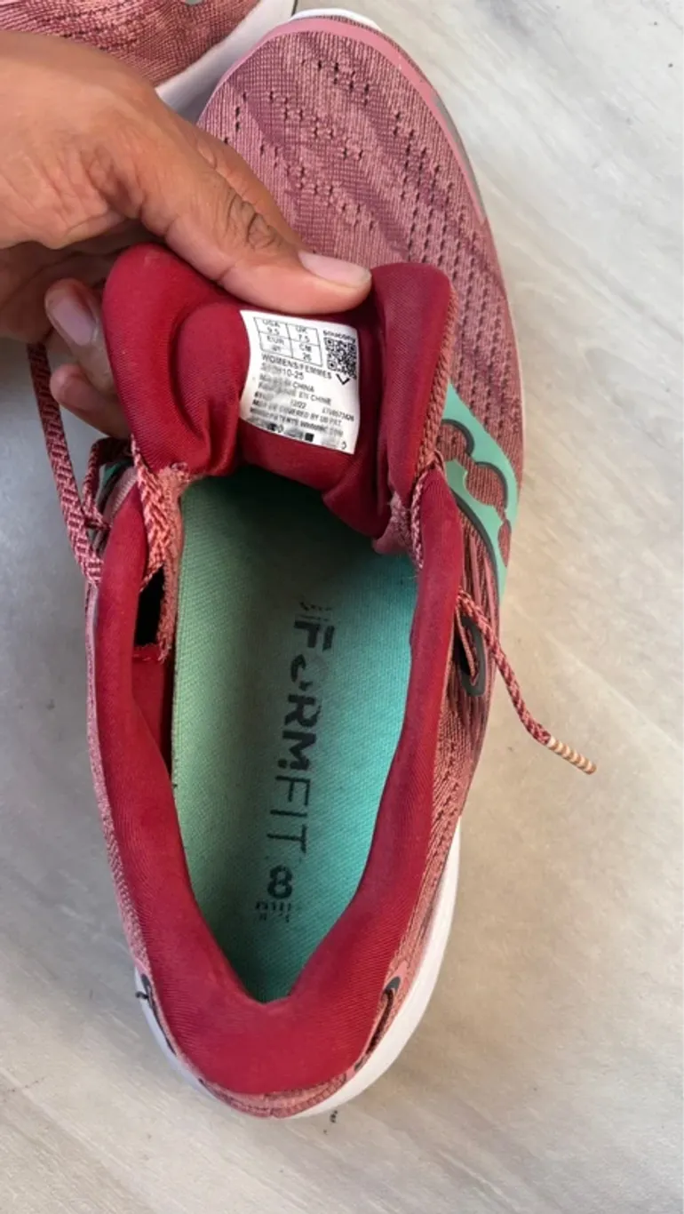 Used Saucony Running Shoes bike — image 9 of 10