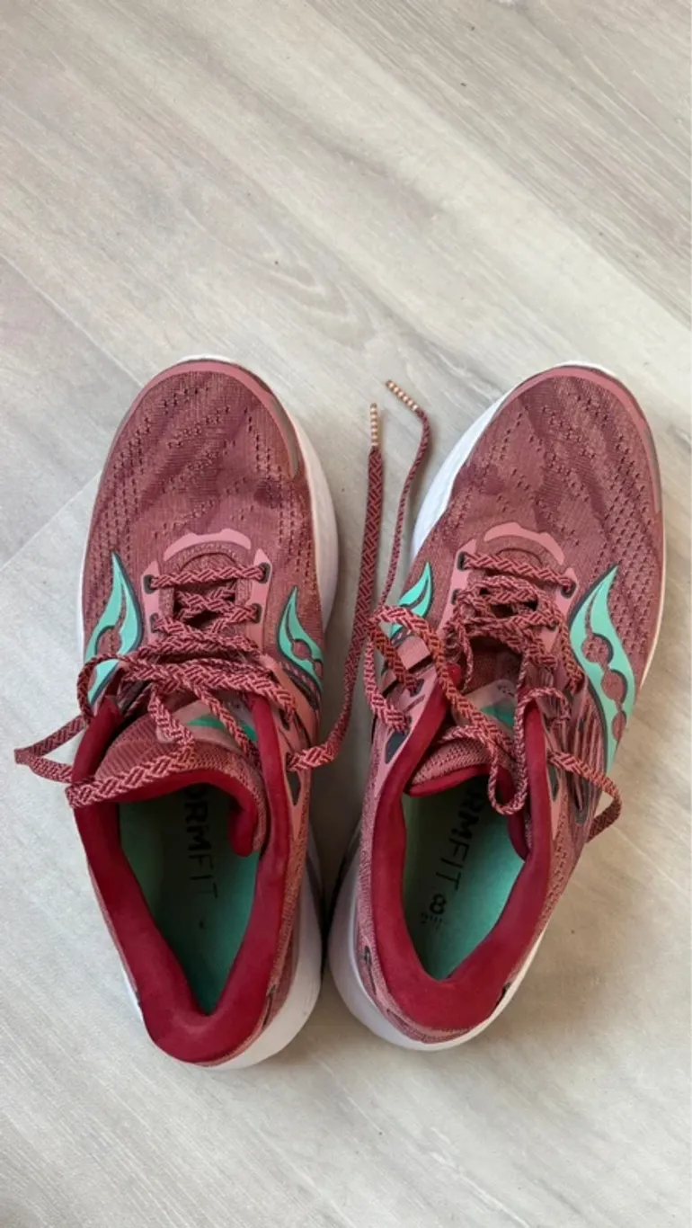 Used Saucony Running Shoes bike — image 2 of 10