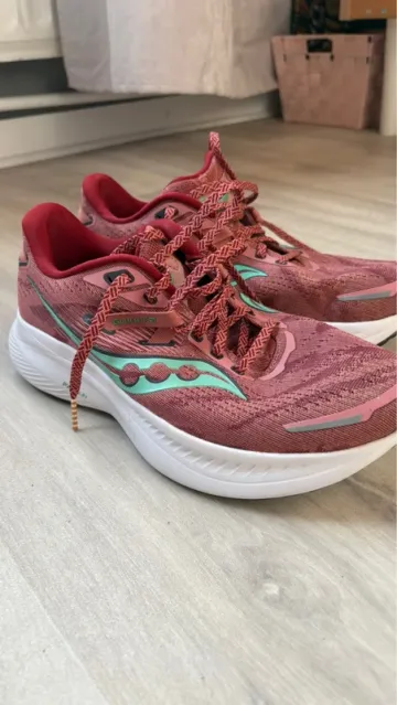 Used Saucony Running Shoes bike — image 1 of 10
