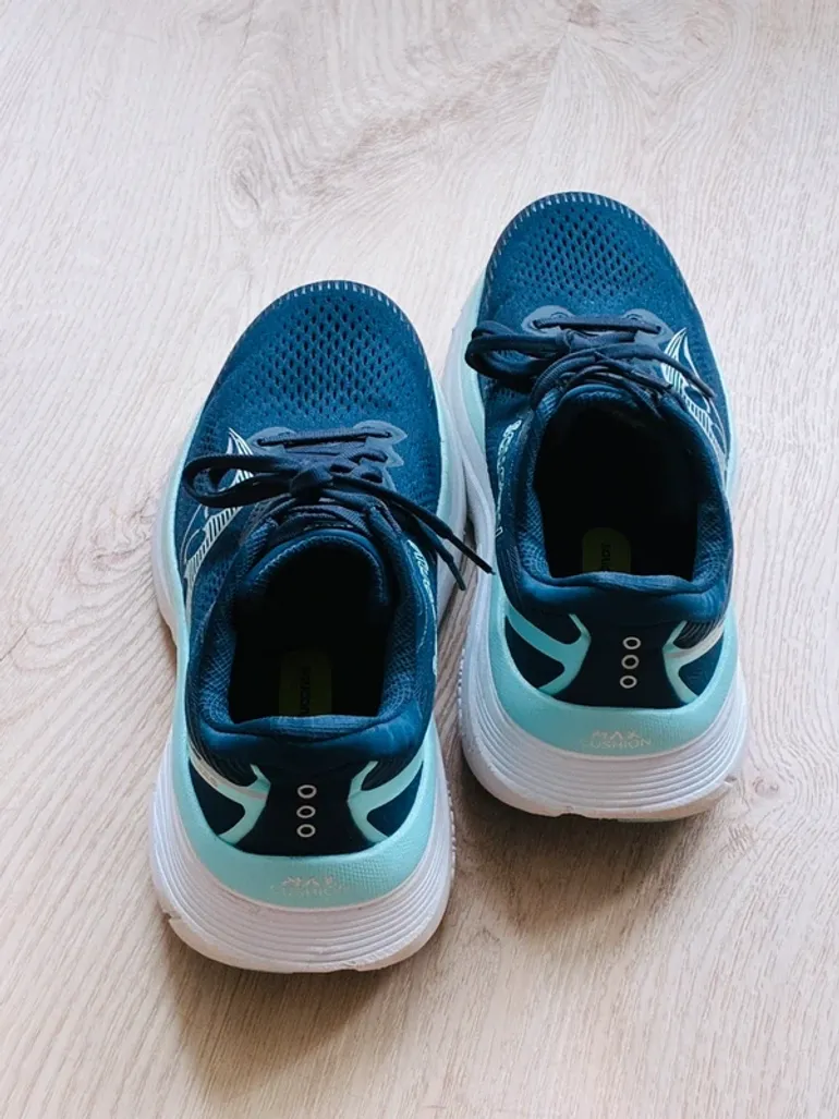 Used Saucony Guide 19 bike — image 2 of 9