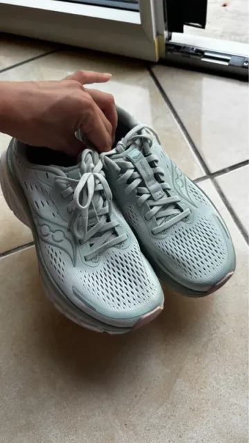 Used Saucony Running Shoes bike — image 2 of 4