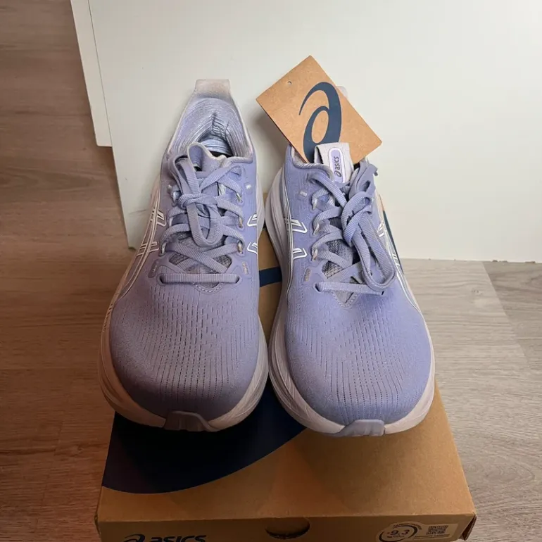 Asics Gel Nimbus 28 bike d'occasion — image 1 sur 4