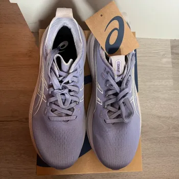 Asics Gel Nimbus 28 bike d'occasion — image 2 sur 4