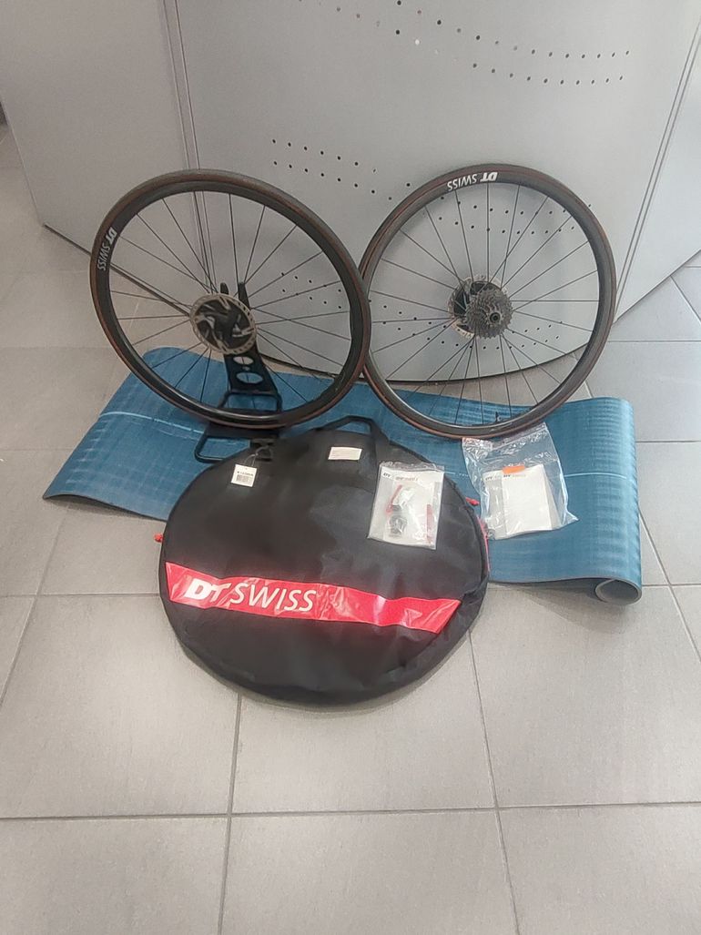 Used Dt Swiss PRC 1100 Dicut Mon Chasseral Disc Clincher 2021 bike — image 4 of 5