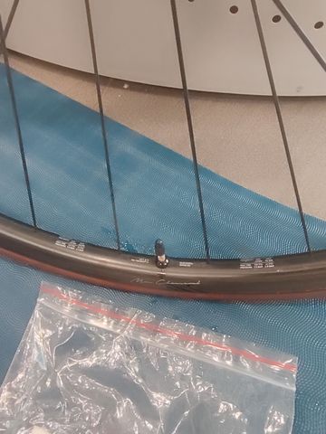 Used Dt Swiss PRC 1100 Dicut Mon Chasseral Disc Clincher 2021 bike — image 1 of 5