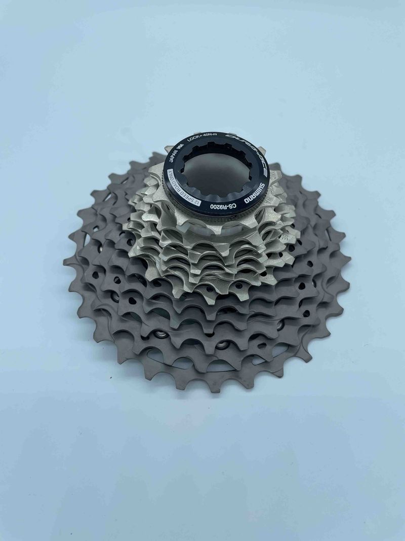 Shimano Cassette neuve Dura Ace 11-30 12v Drivetrain & Pedals usato