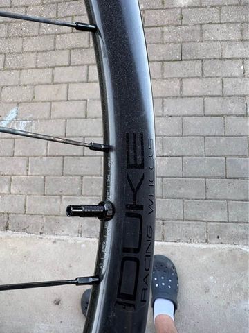 Używany Duke Carbon Wheels 2025 bike — zdjęcie 2 z 5