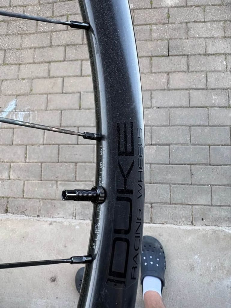 Używany Duke Carbon Wheels 2025 bike — zdjęcie 2 z 5