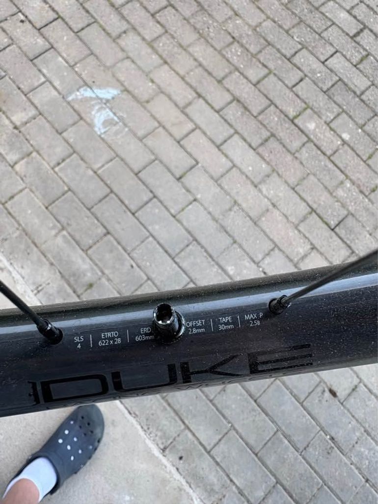 Używany Duke Carbon Wheels 2025 bike — zdjęcie 3 z 5