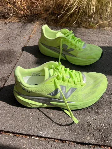 Gebrauchtes New Balance FuelCell Rebel bike — Bild 2 von 6