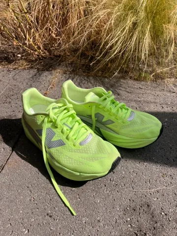 Gebrauchtes New Balance FuelCell Rebel bike — Bild 1 von 6