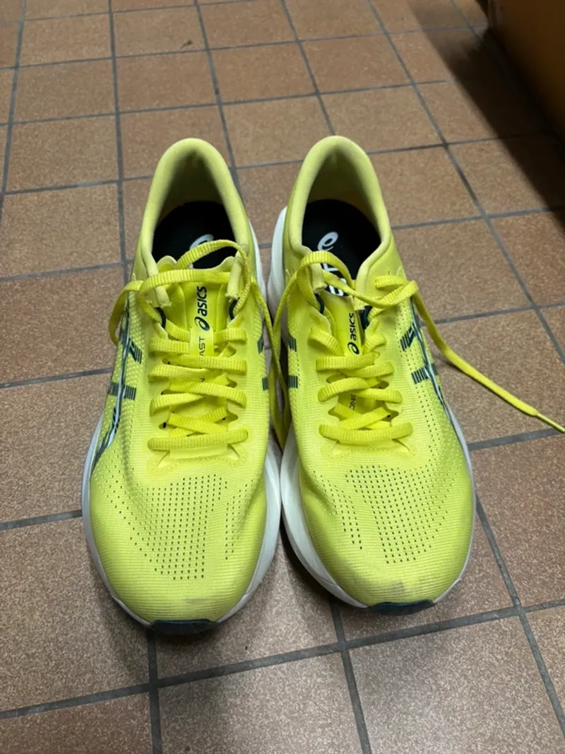 Käytetty Asics Sonicblast Running Shoes