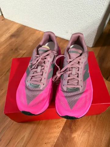 Used New Balance FuelCell Rebel v5 bike — image 2 of 5