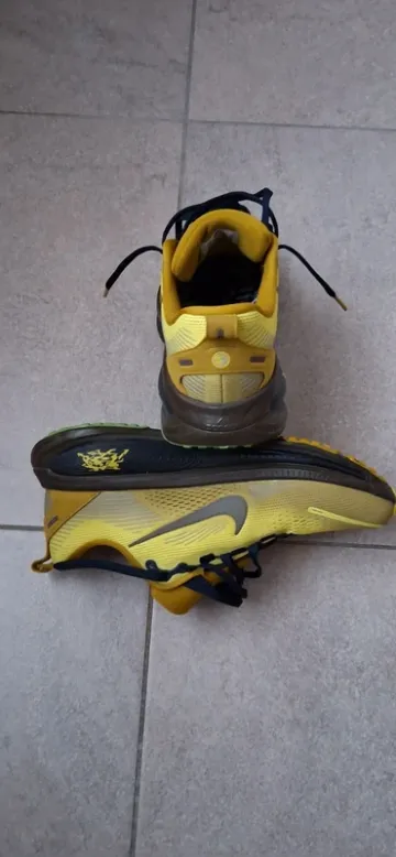 Used Nike Run Comero 18 ZoomX bike — image 4 of 6