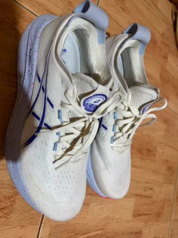 Used Asics Gel Nimbus 27 bike — image 1 of 4