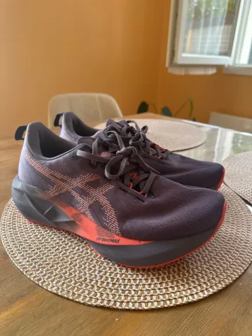 Used Asics Novablast 5 bike — image 1 of 5