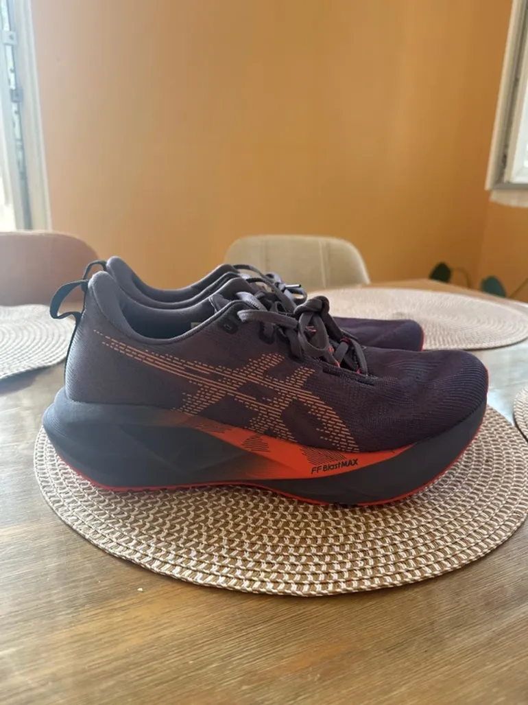 Used Asics Novablast 5 bike — image 2 of 5