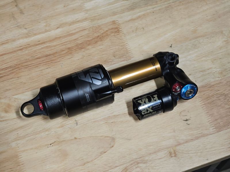 Używany Fox X2 Factory Shock 205 × 57, 5 2022 Rear Suspension