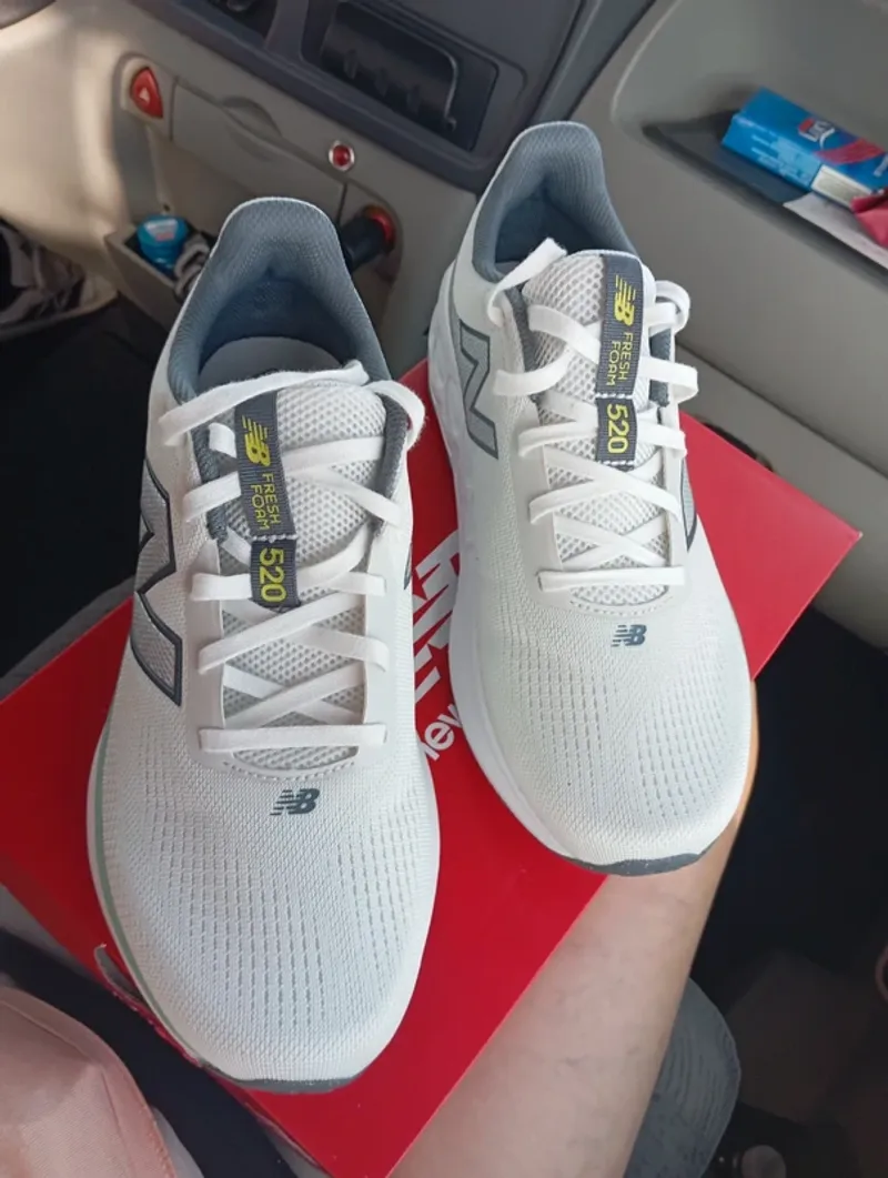 Used New Balance M520 Running Shoes