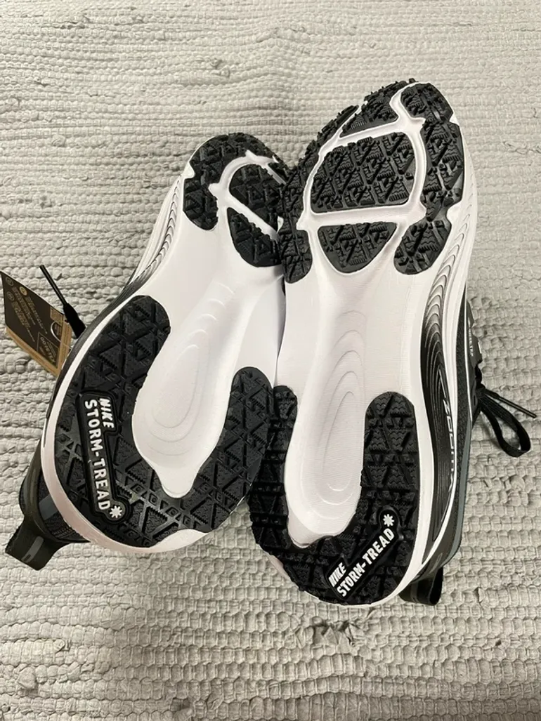 Used White Vomero 18 Gore-Tex bike — image 9 of 11