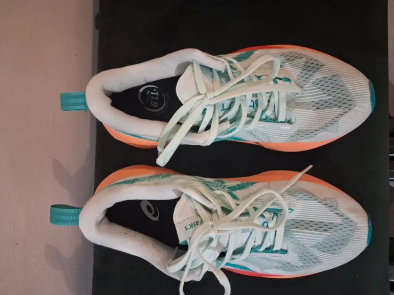 Used Asics Novablast 5 bike — image 3 of 5