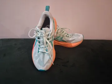 Used Asics Novablast 5 bike — image 2 of 5