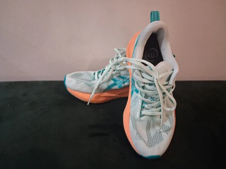 Used Asics Novablast 5 bike — image 1 of 5