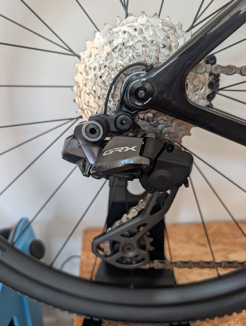 Shimano GRX RD-RX825 2025 Drivetrain & Pedals usato
